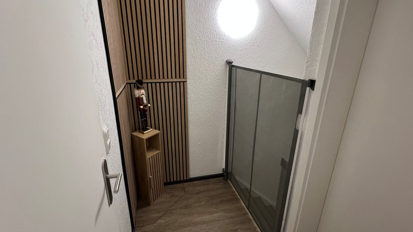 Harzer Falke - Flur mit Treppenschutz